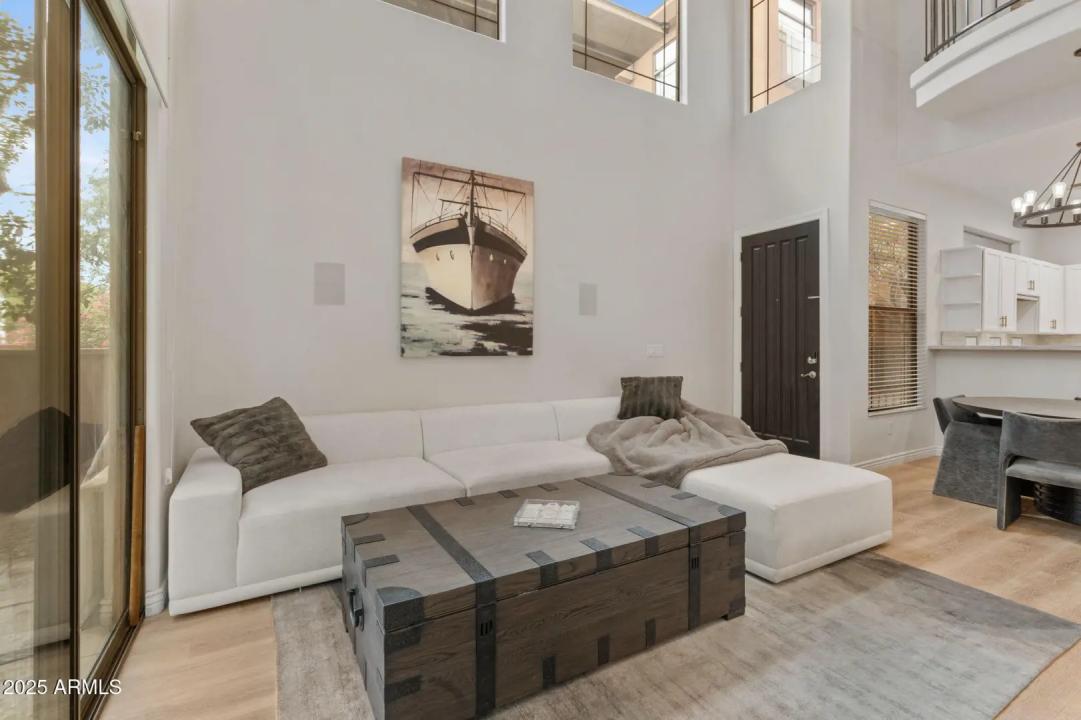 Real Estate Picture 4