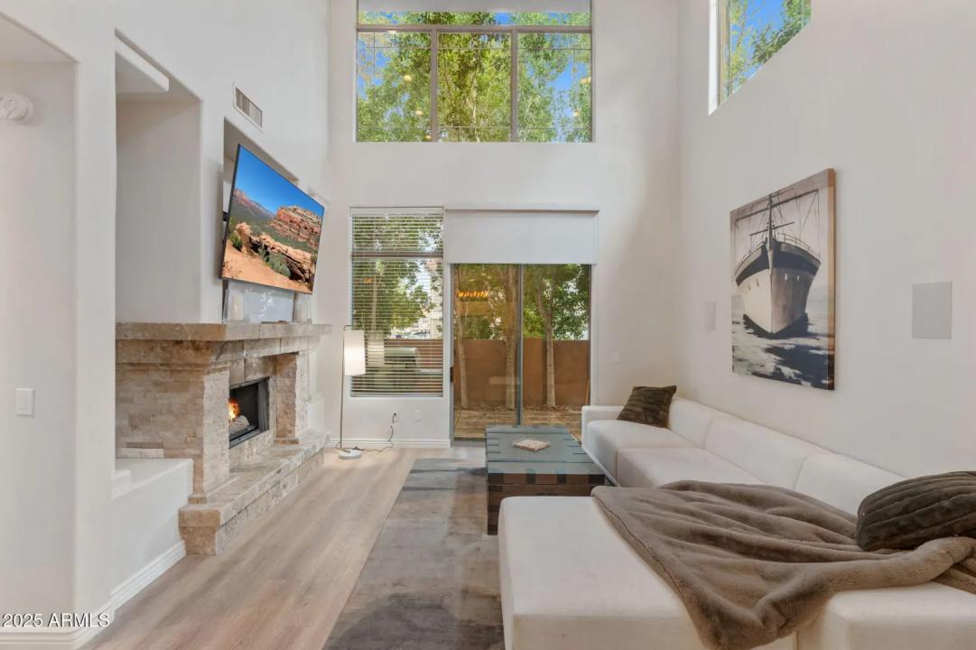 Real Estate Picture 11