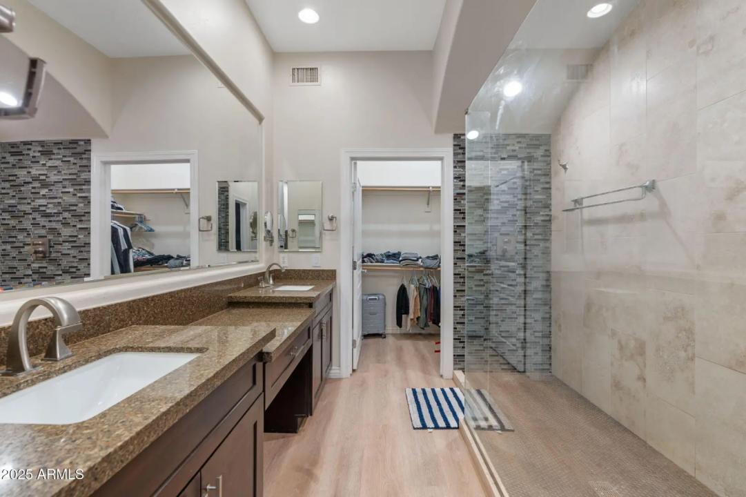 Real Estate Picture 15