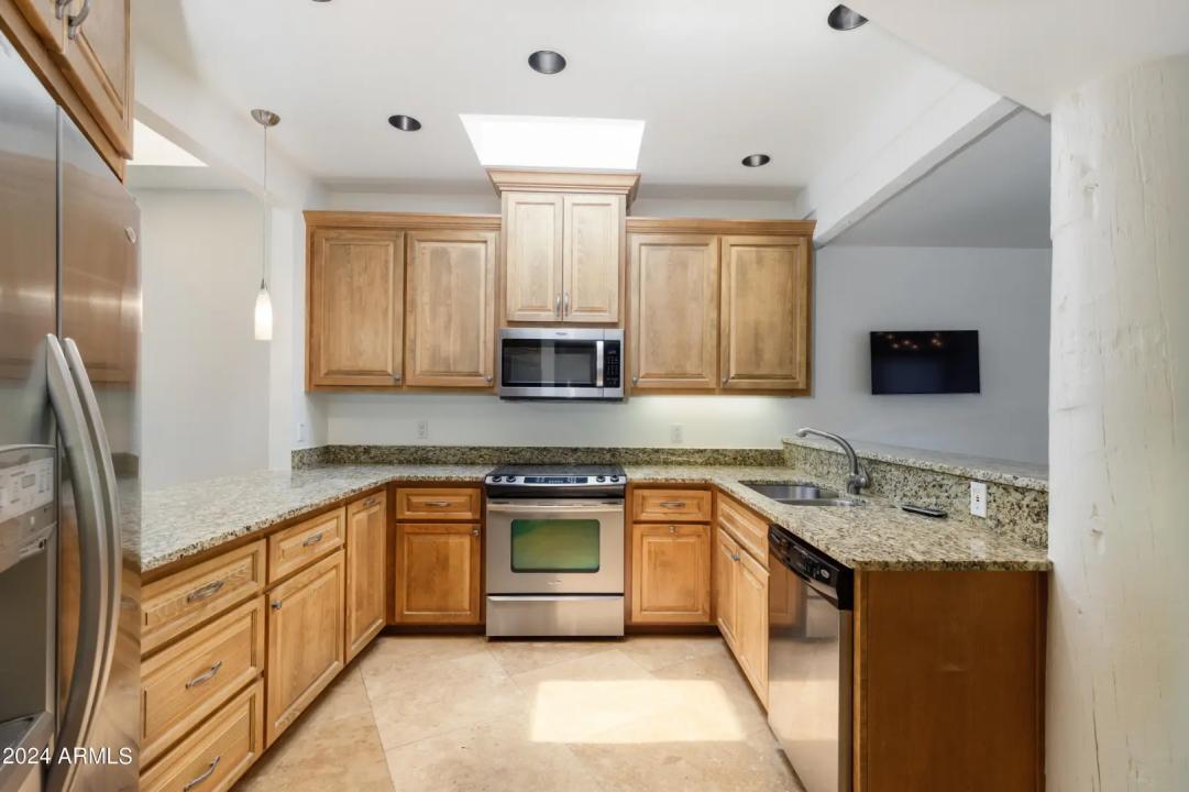 Real Estate Picture 4