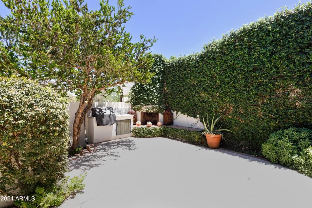 Real Estate Picture 9