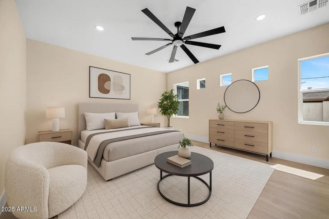 Real Estate Picture 4