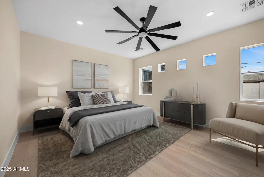 Real Estate Picture 7