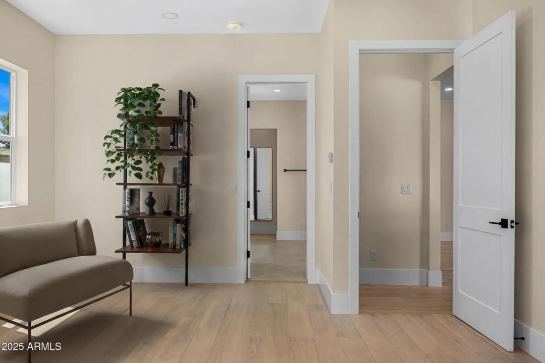 Real Estate Picture 8