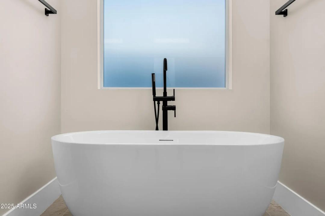 Real Estate Picture 9