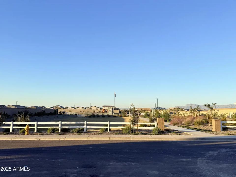 Real Estate Picture 3