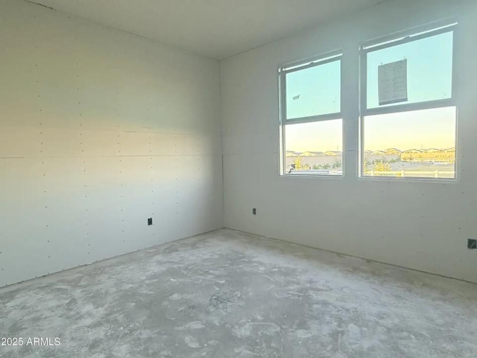 Real Estate Picture 6