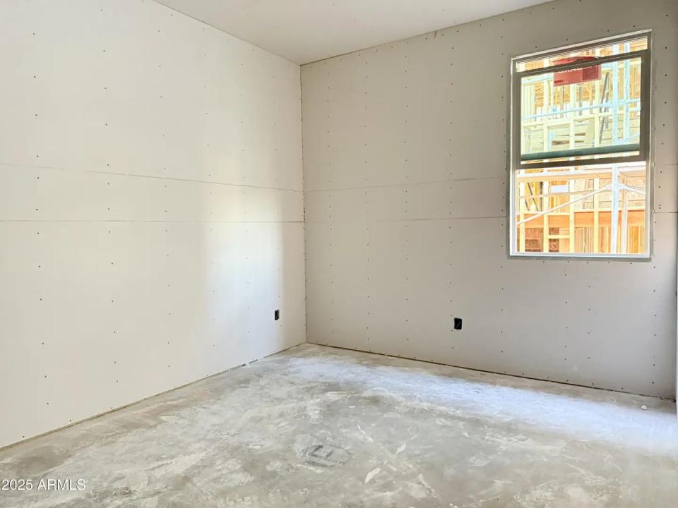 Real Estate Picture 8