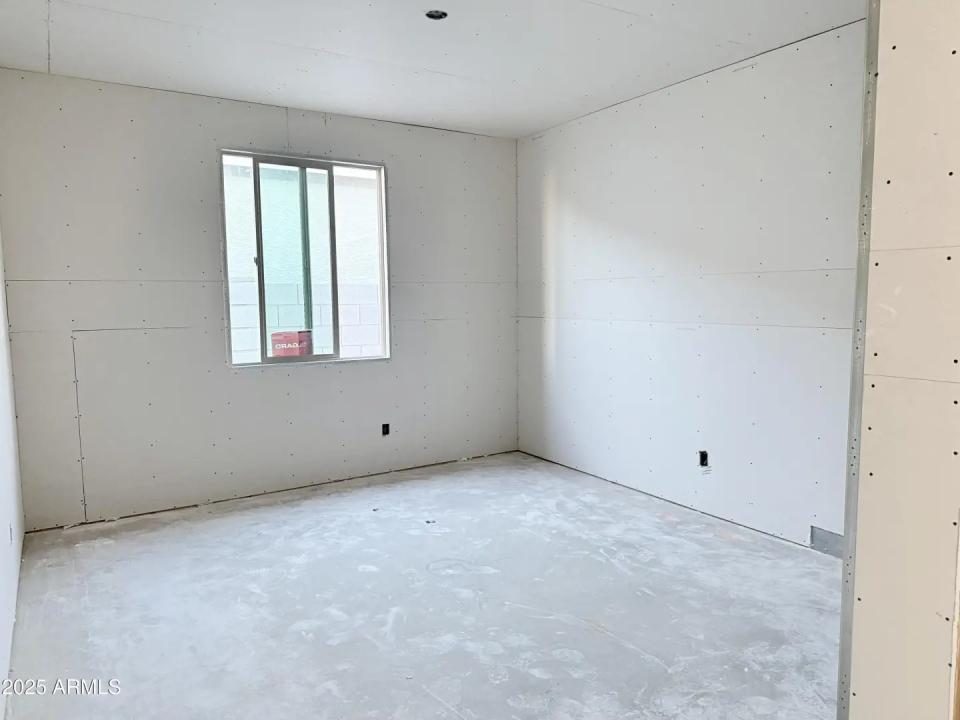 Real Estate Picture 9