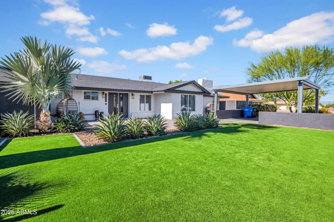 Real Estate Picture 4