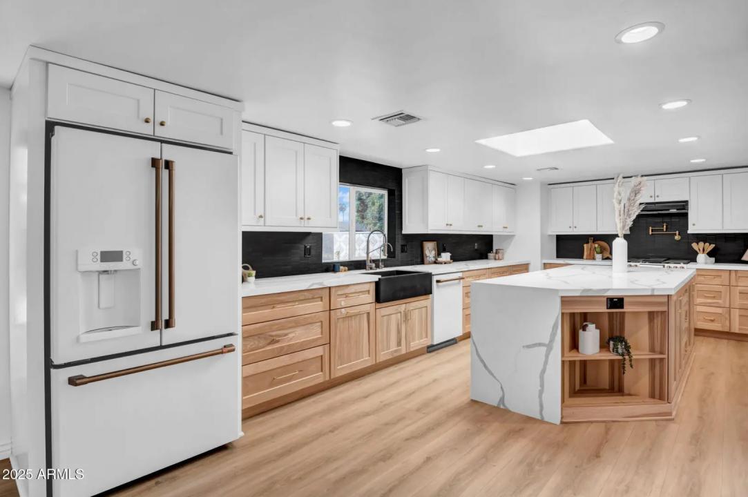 Real Estate Picture 11