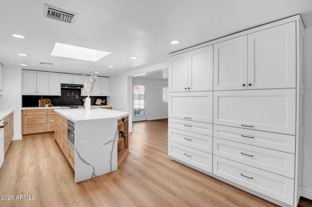 Real Estate Picture 12