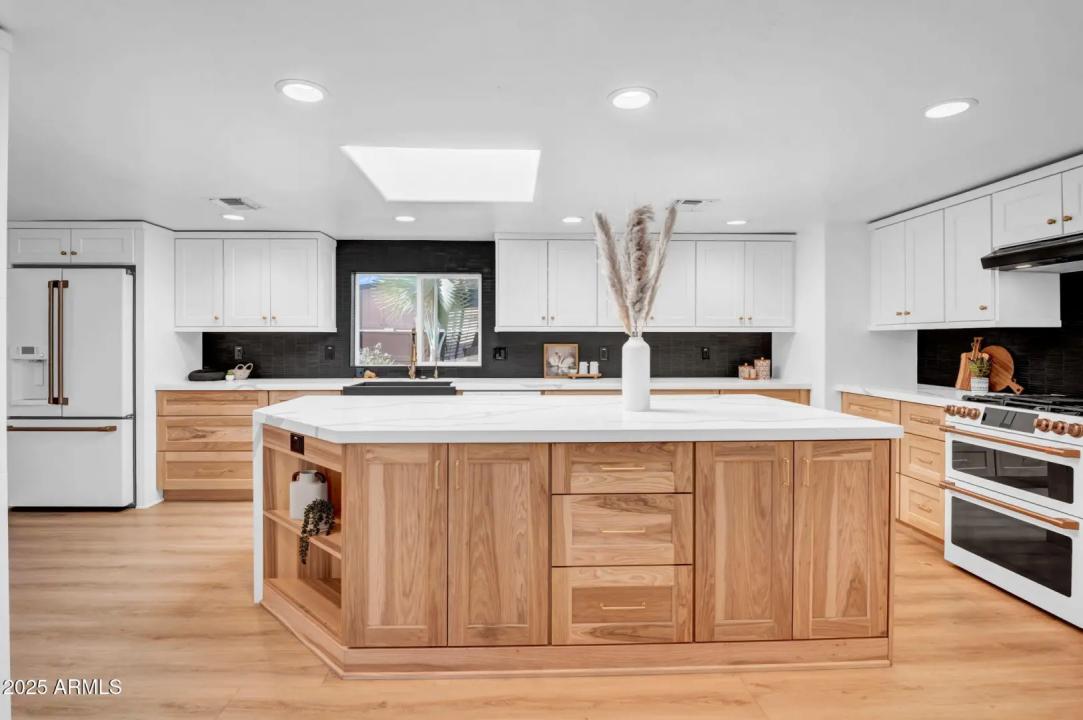 Real Estate Picture 13