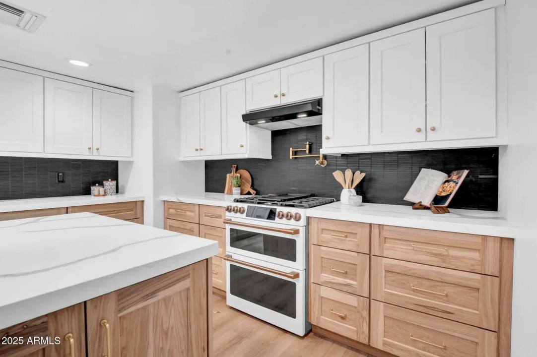 Real Estate Picture 14