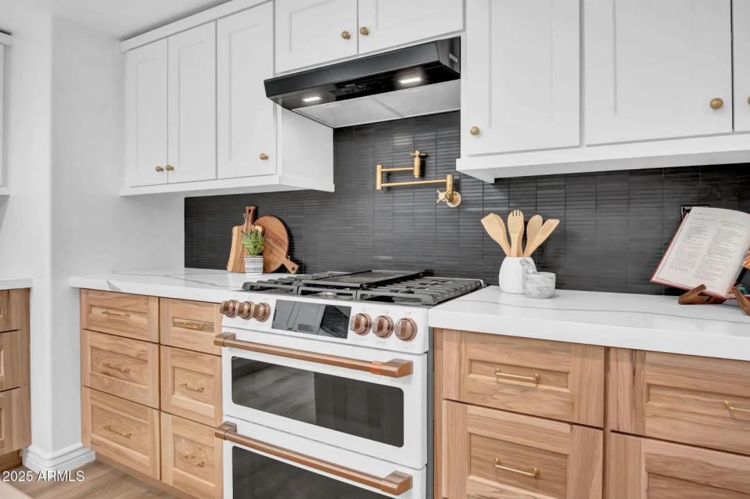 Real Estate Picture 16