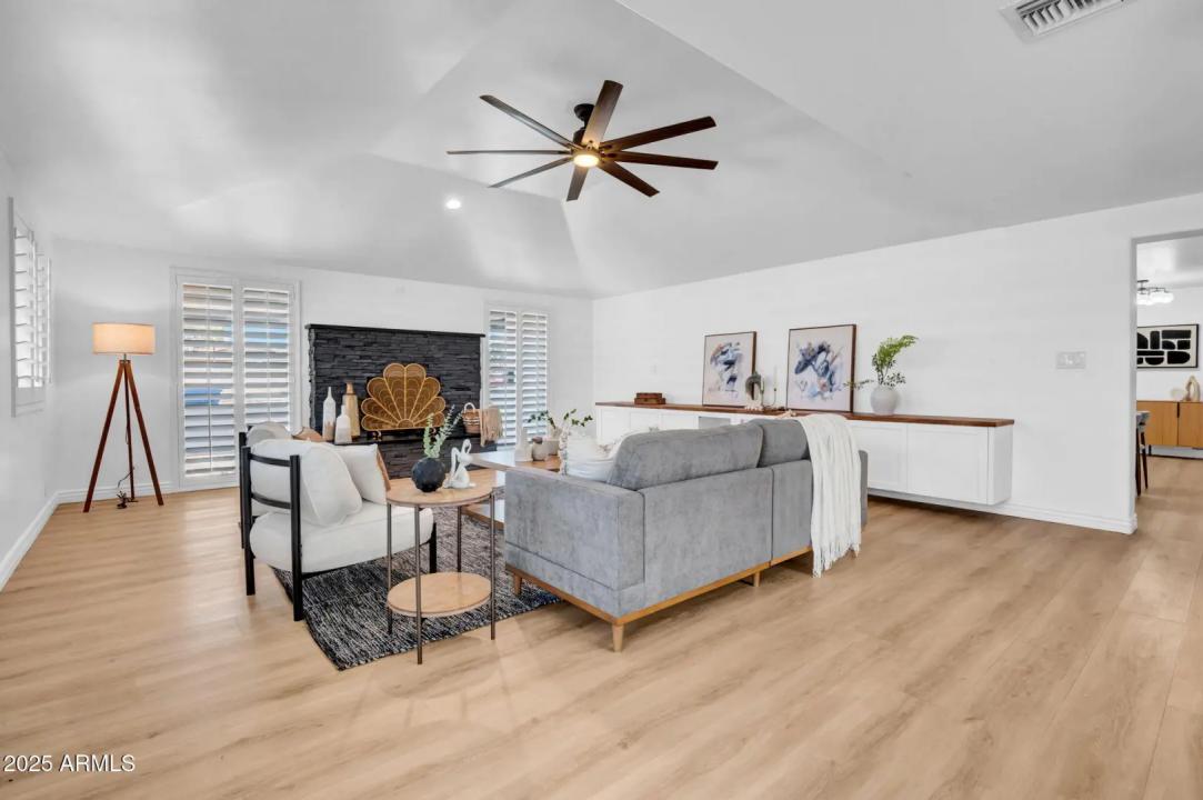 Real Estate Picture 17