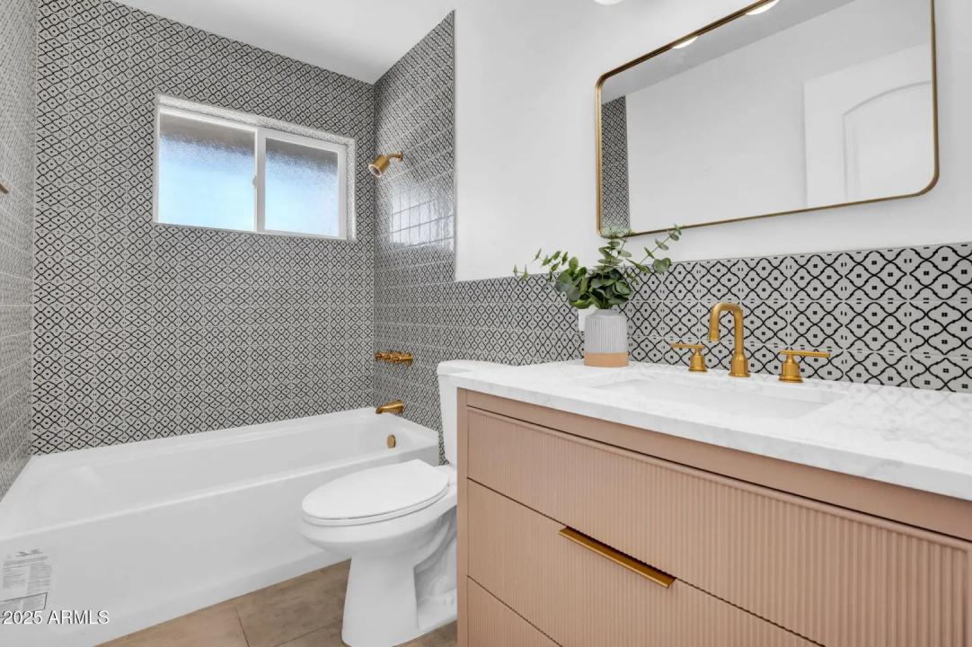 Real Estate Picture 20