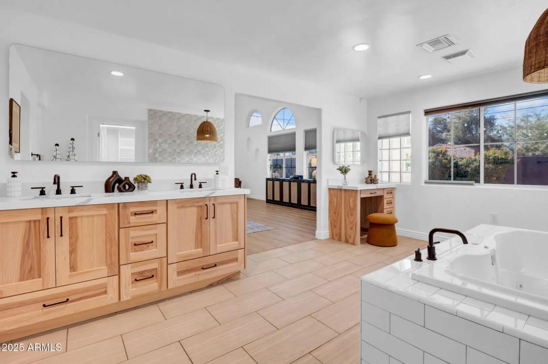 Real Estate Picture 28