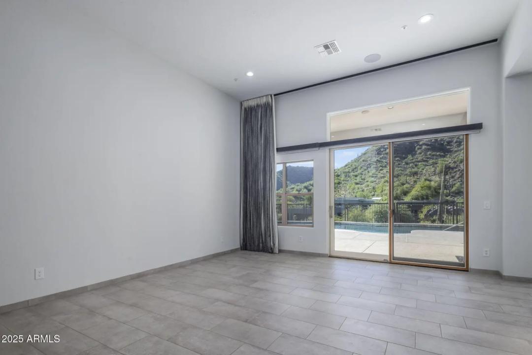 Real Estate Picture 22