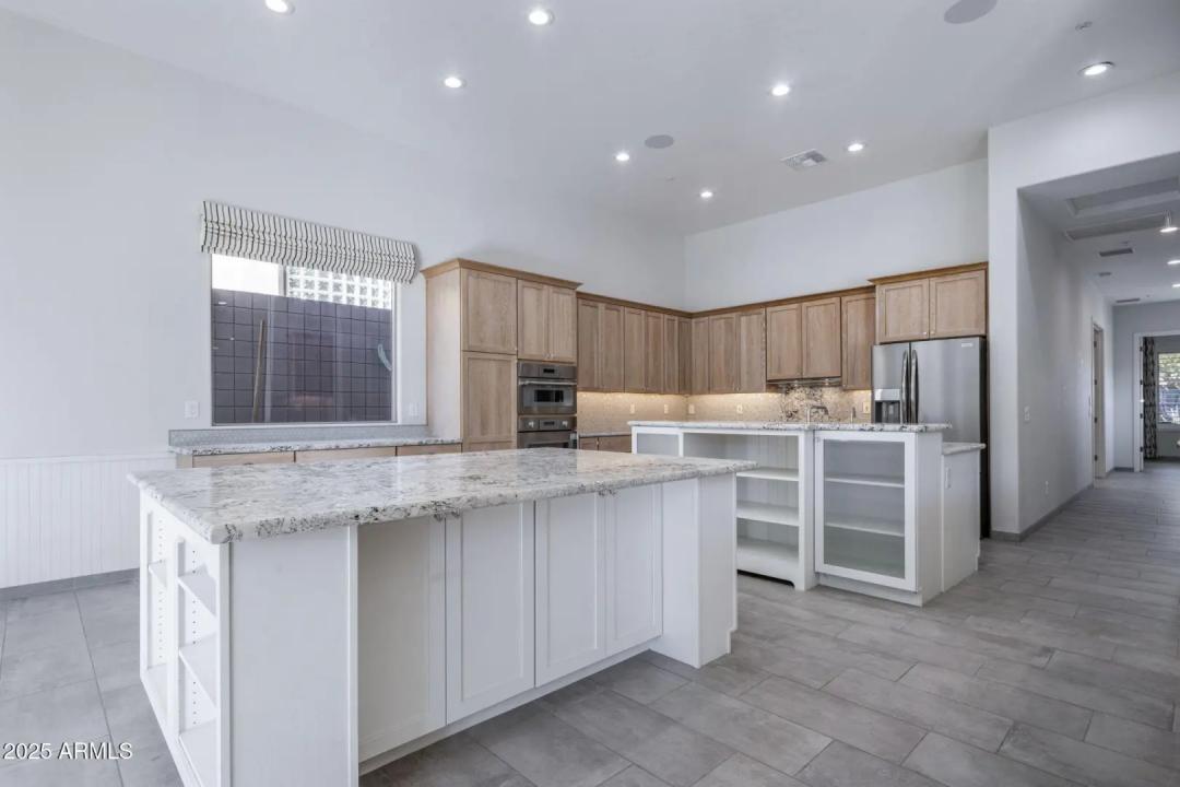 Real Estate Picture 8