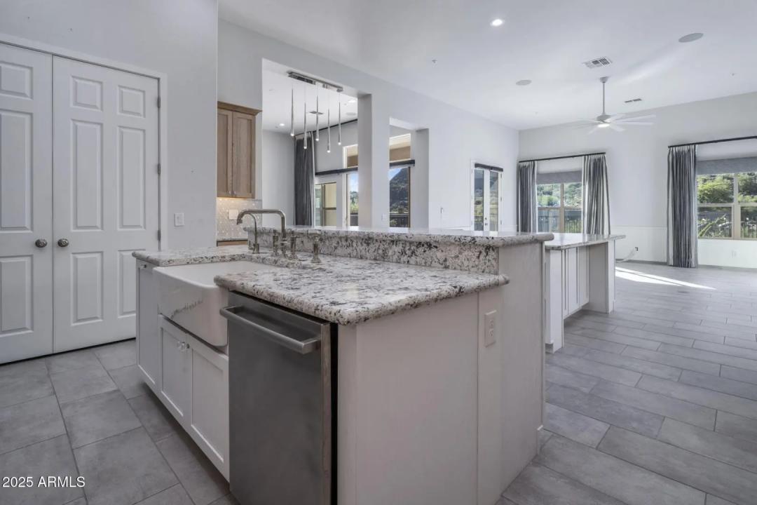 Real Estate Picture 11