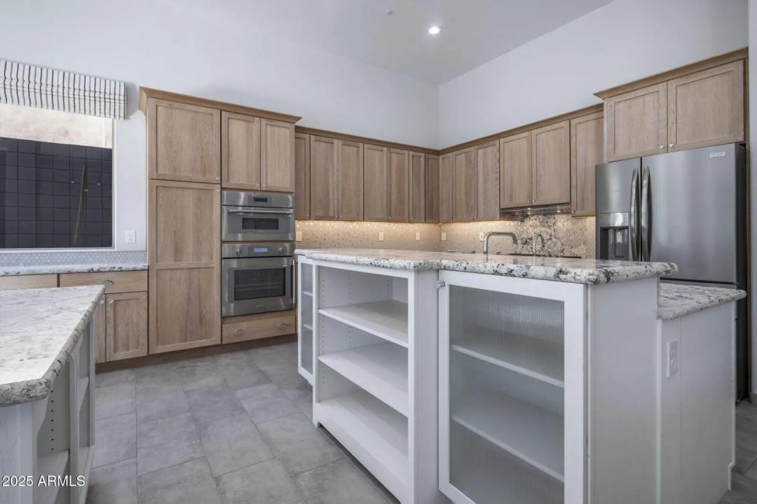 Real Estate Picture 12