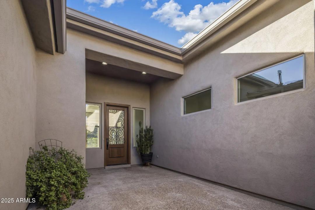 Real Estate Picture 4