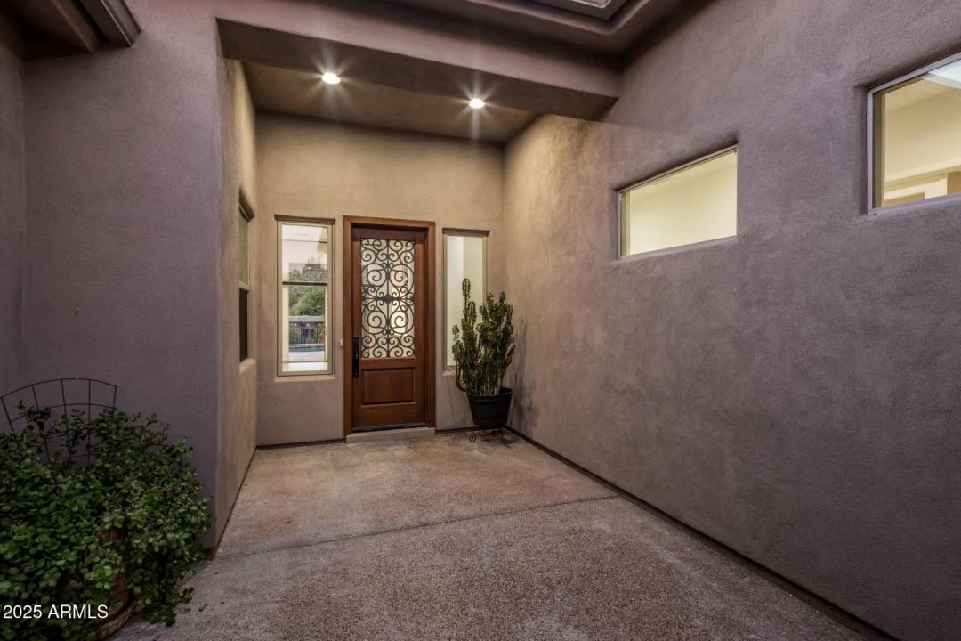 Real Estate Picture 3