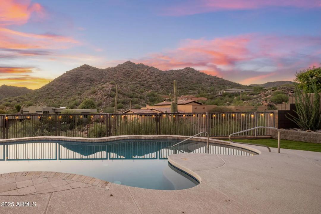 Real Estate Picture 50