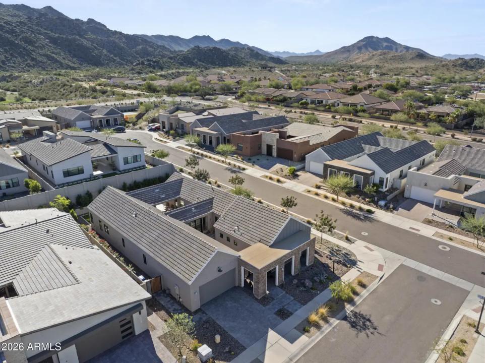 713 E KACHINA Trail Phoenix AZ 85042