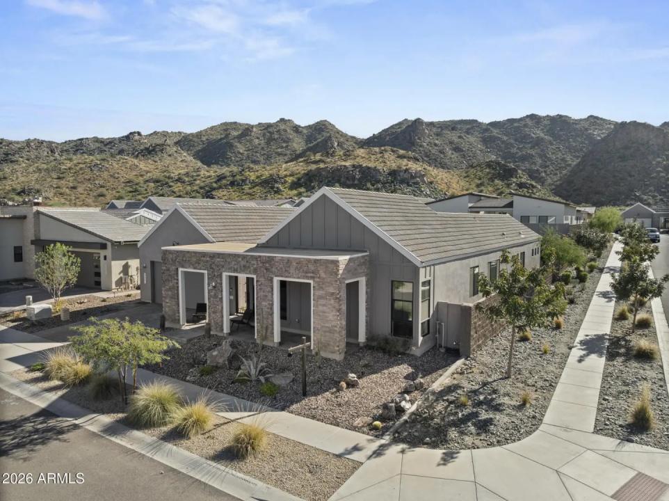 Real Estate Picture 4