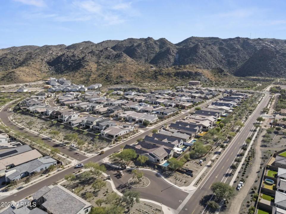 Real Estate Picture 8