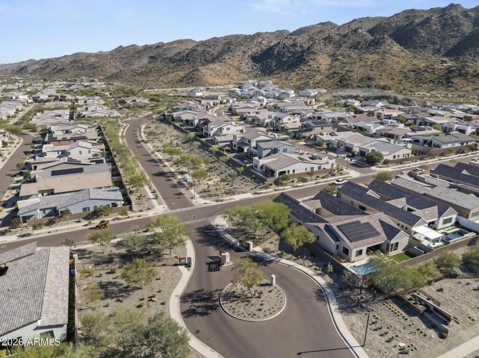 Real Estate Picture 9