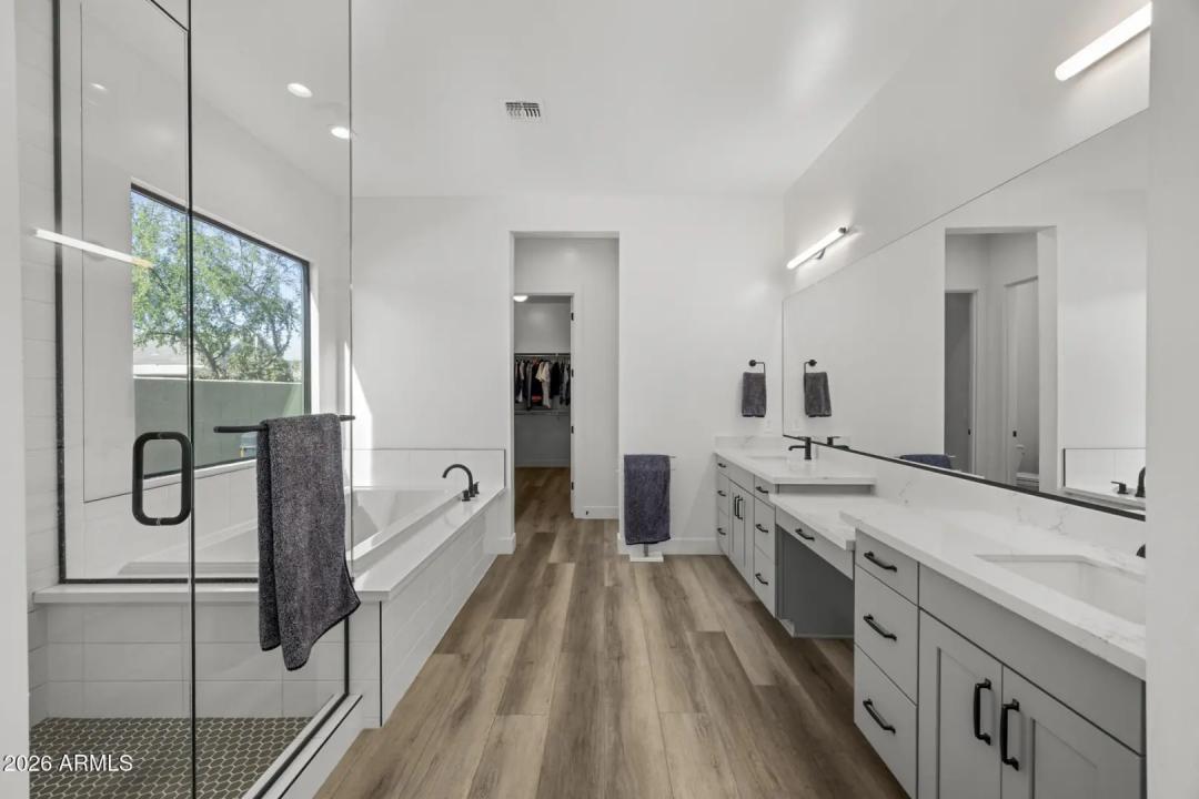 Real Estate Picture 50