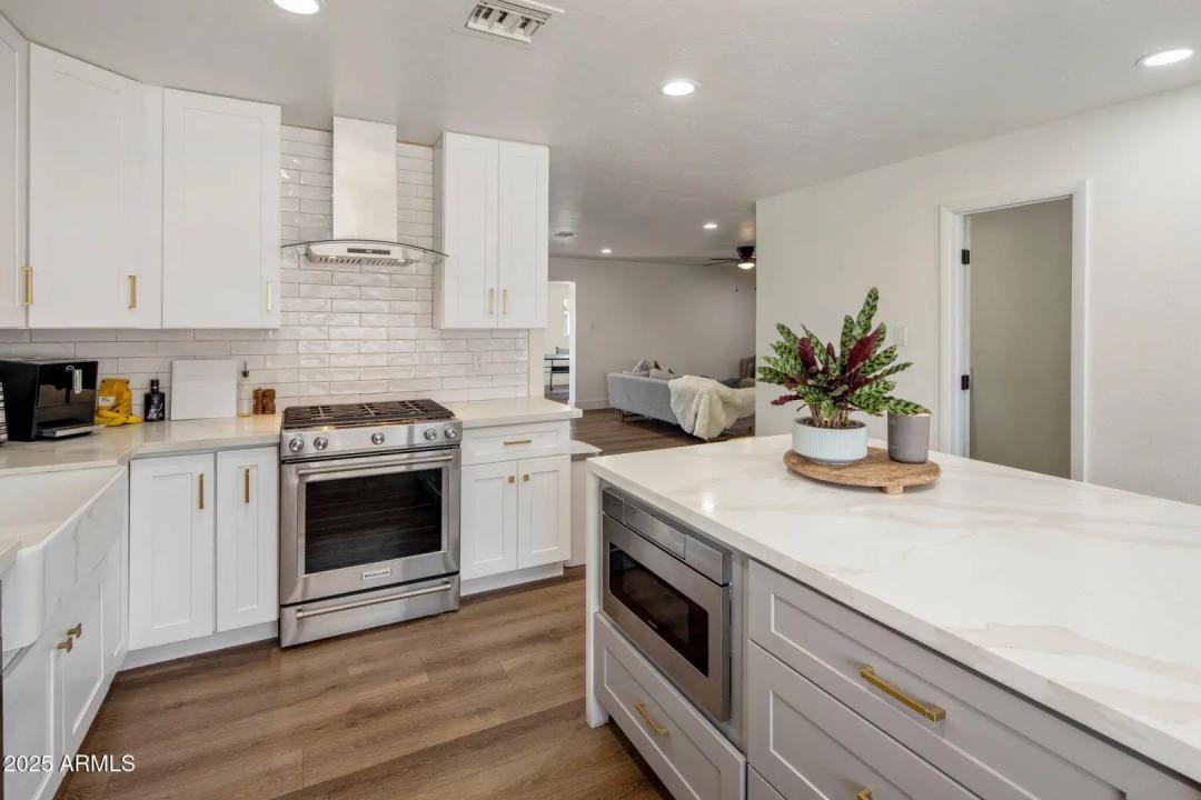 Real Estate Picture 5