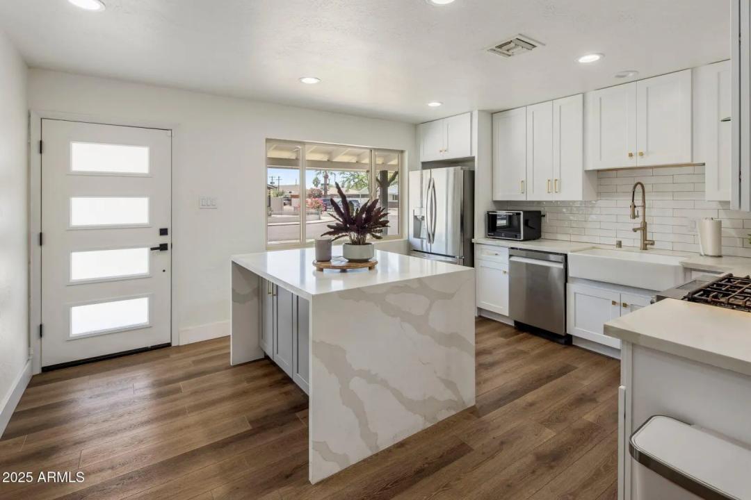Real Estate Picture 6