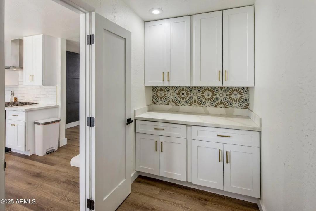Real Estate Picture 7