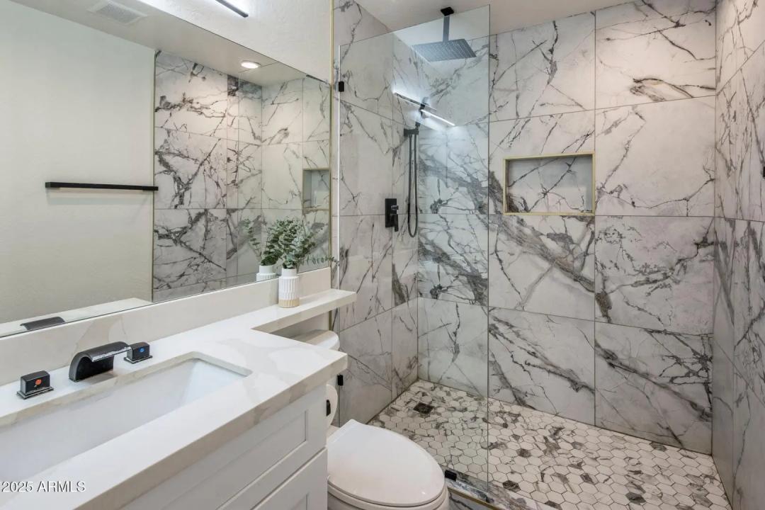 Real Estate Picture 11
