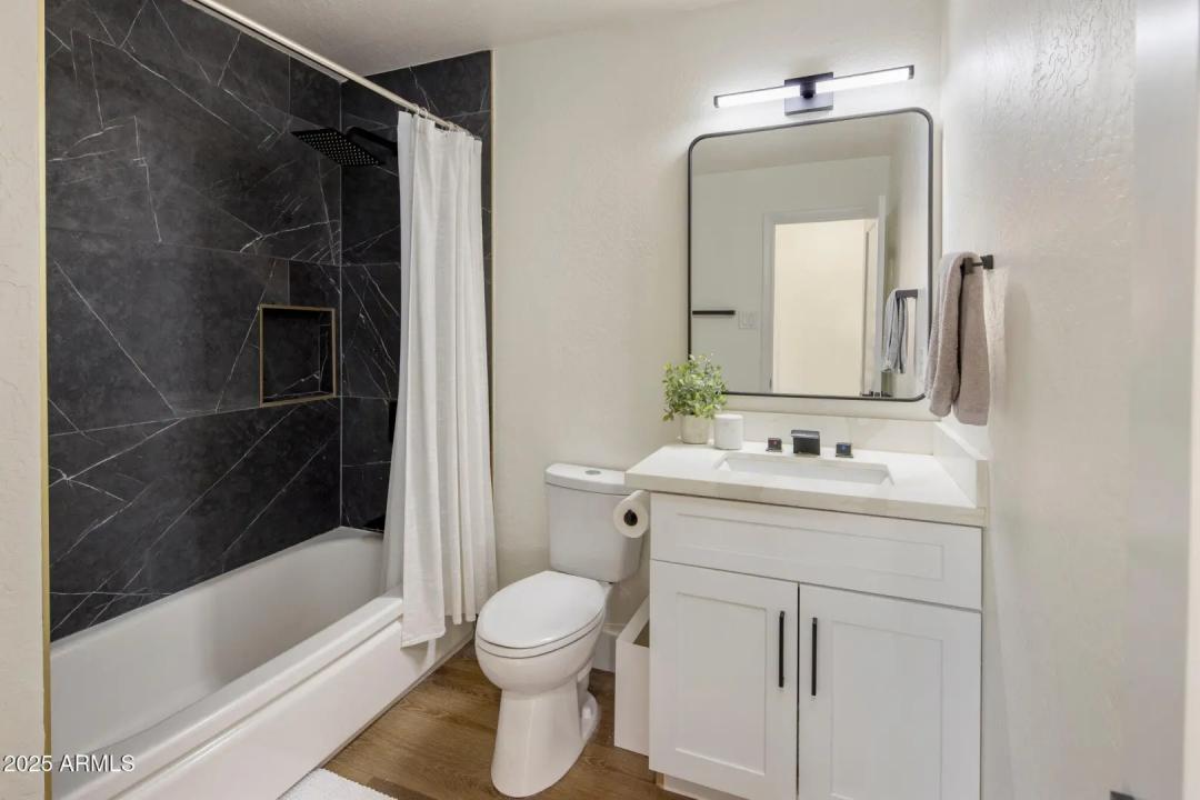 Real Estate Picture 14
