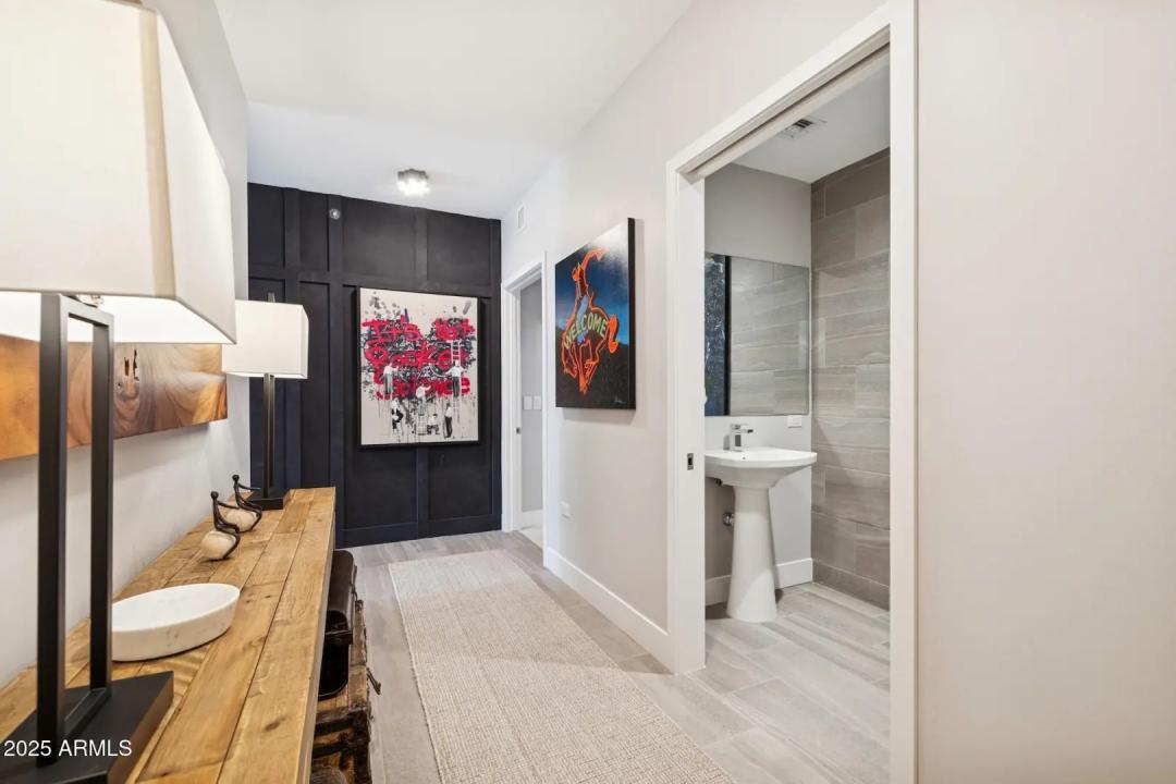 Real Estate Picture 4