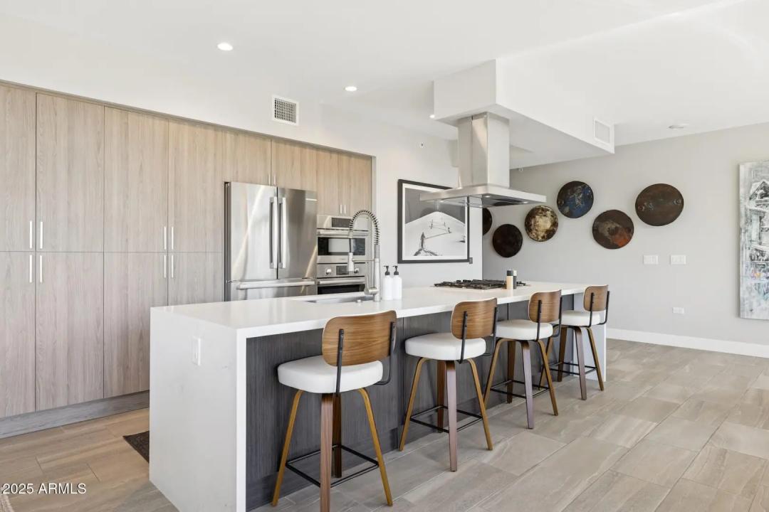 Real Estate Picture 12