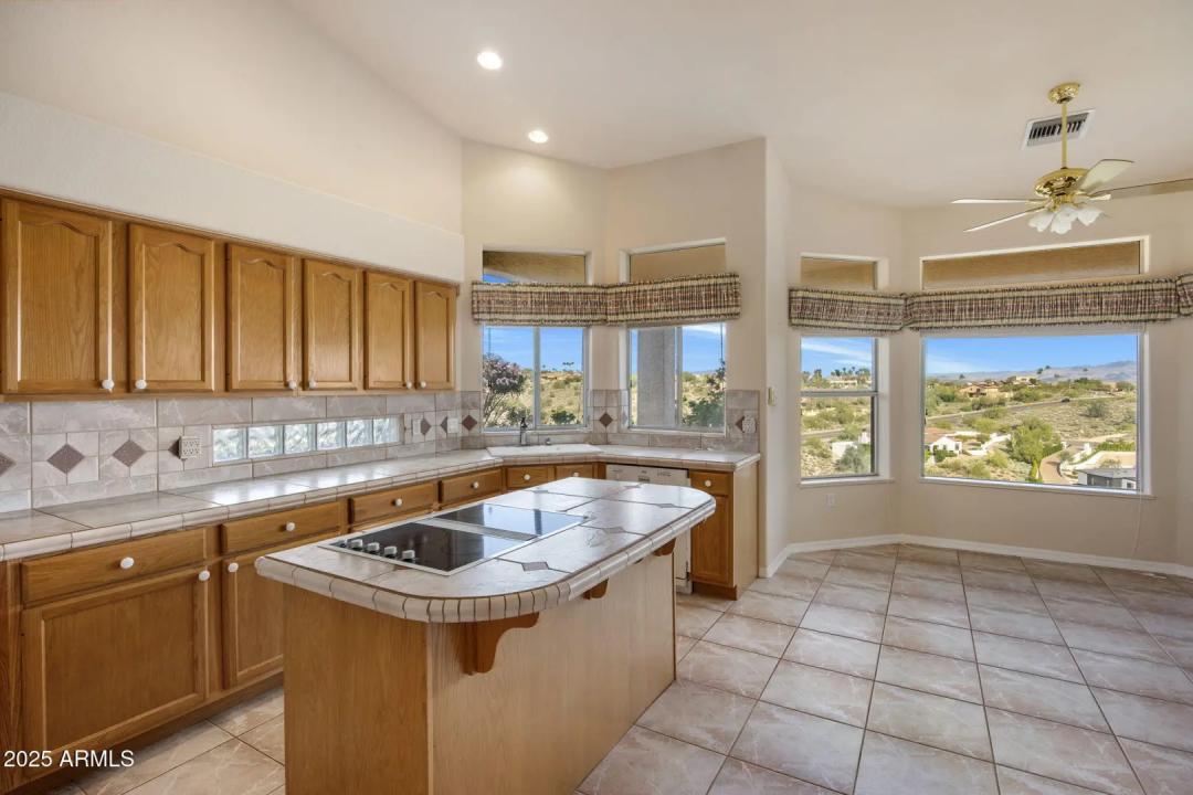 Real Estate Picture 7