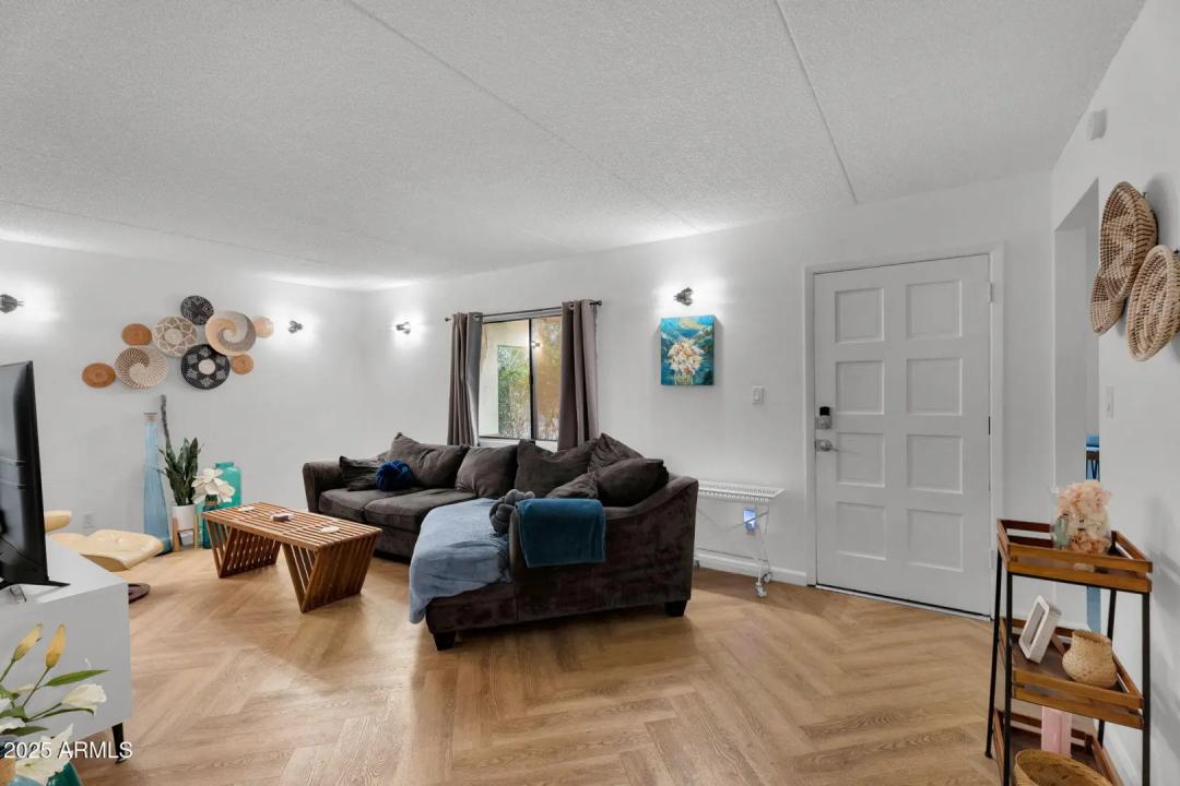 Real Estate Picture 4