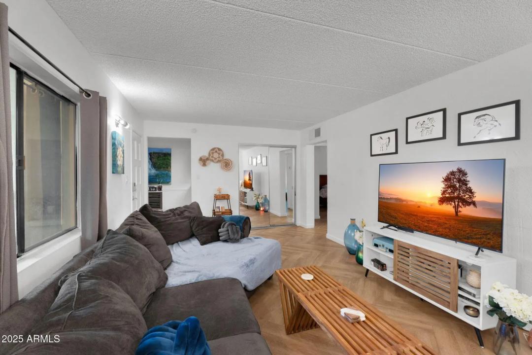 Real Estate Picture 5