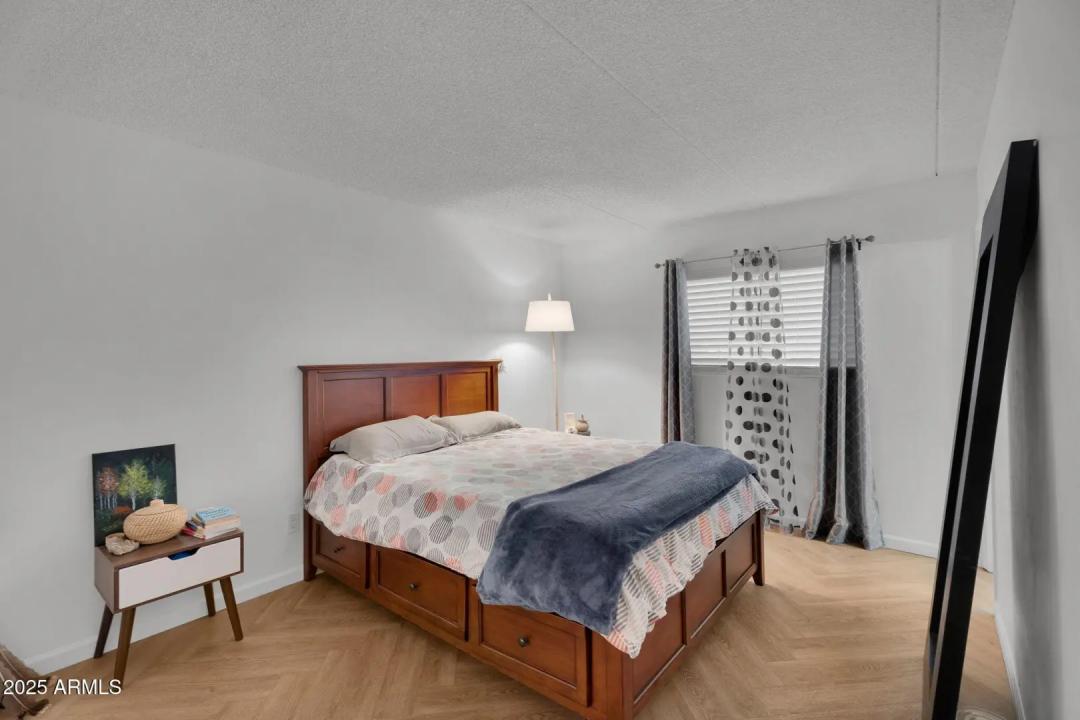 Real Estate Picture 11