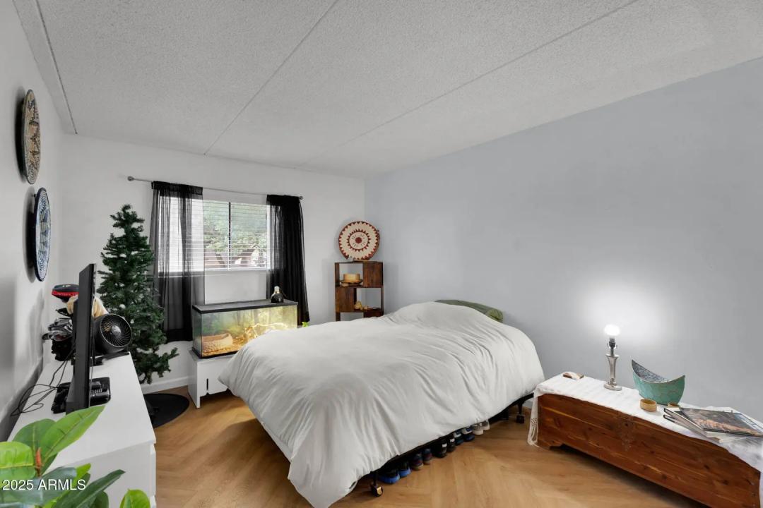 Real Estate Picture 16