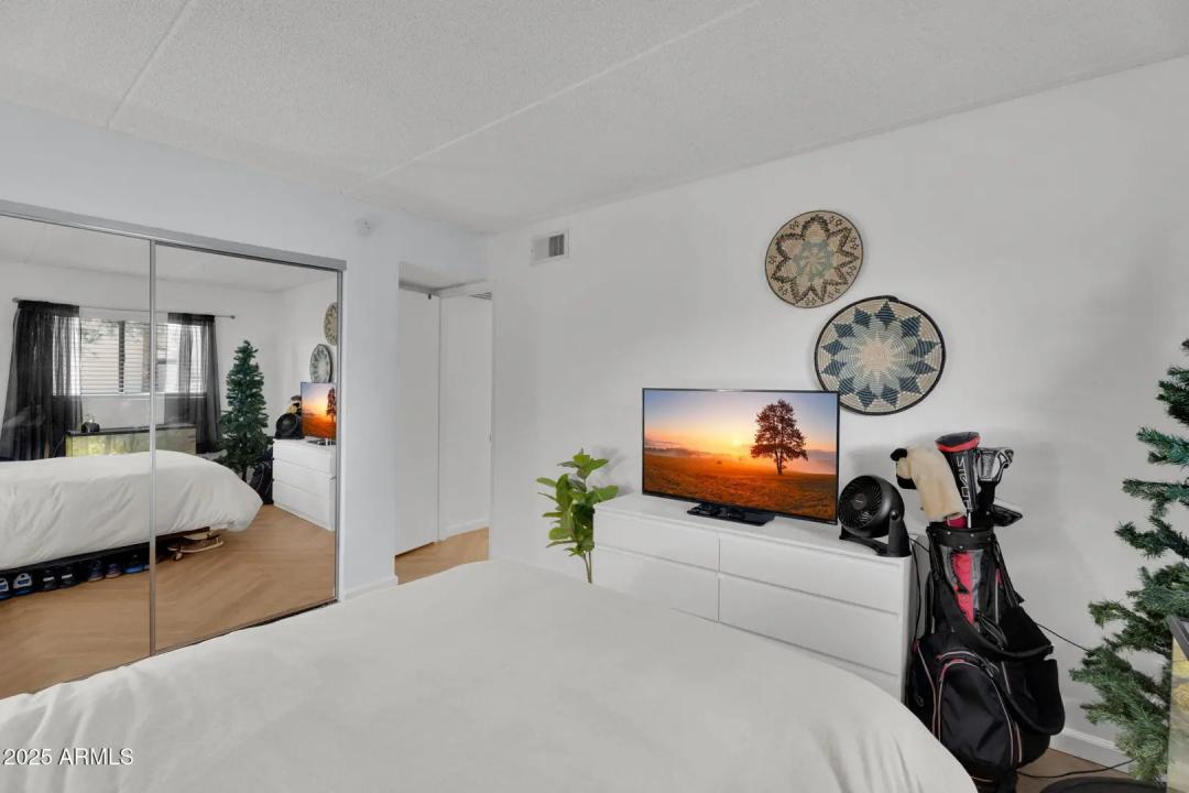Real Estate Picture 17