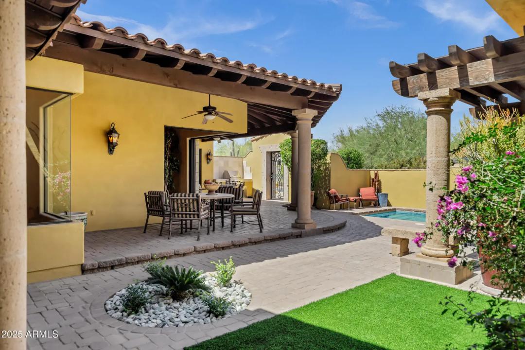 Real Estate Picture 12