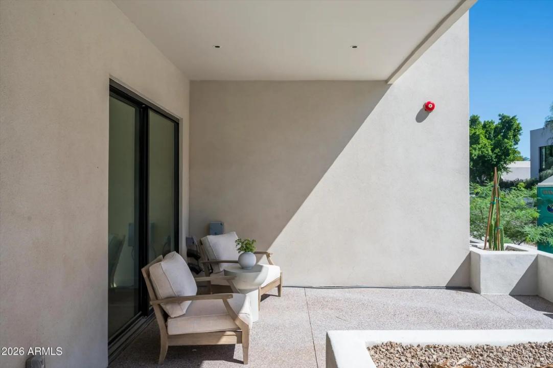 Real Estate Picture 5