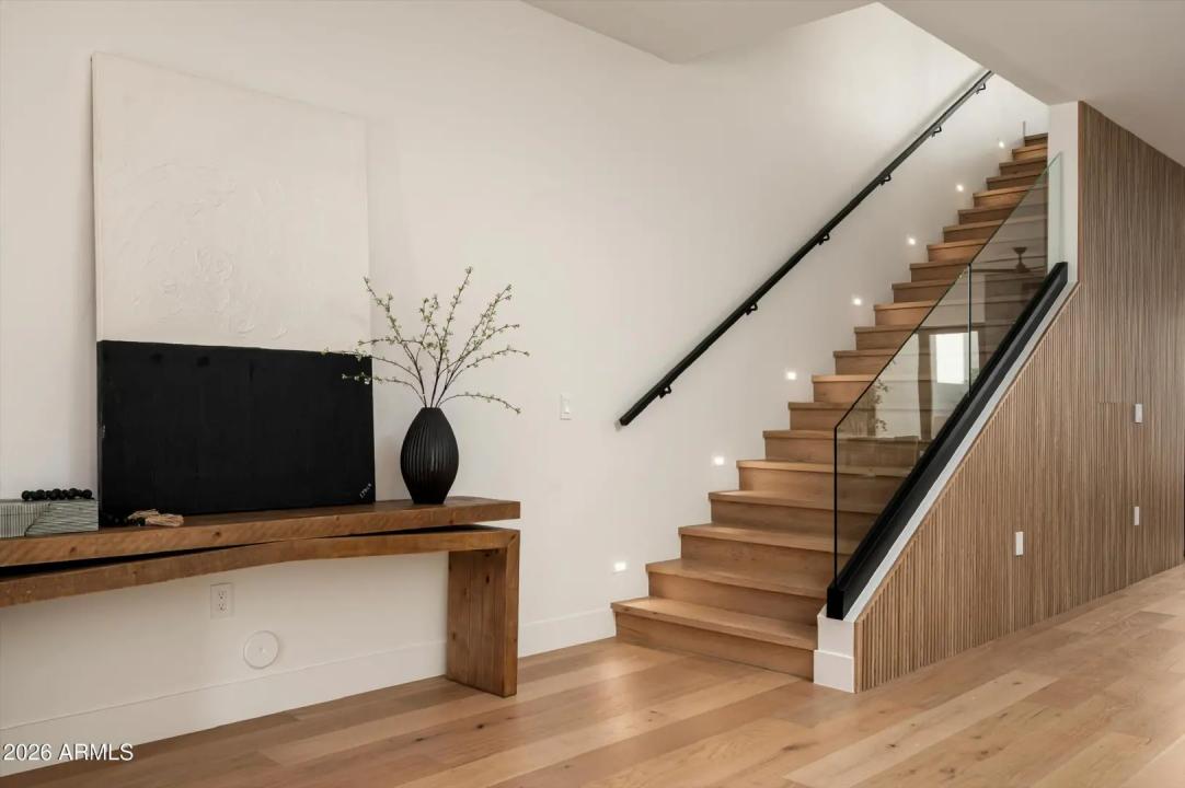 Real Estate Picture 24